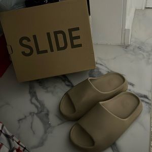 Yeezy pure slides size 5